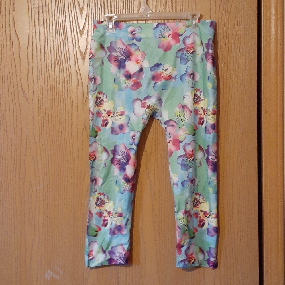Never worn Noboundries floral leggings